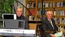 20110209_daloljatok_az_urnak_imadsagok_enekelve_gyulai_endre_gyimesi_kalman_nagy_imre_erik_2.JPG